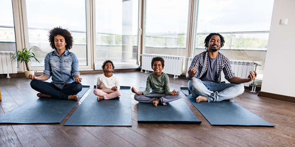 why-kids-should-do-yoga,-and-how-to-practice-as-a-family